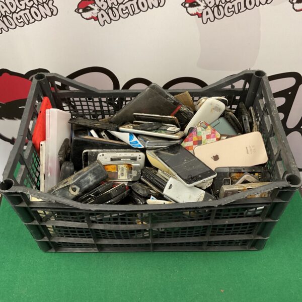 Large lot of broken mobile phones for spares and repair.