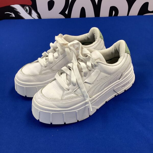 White Puma platform trainers size 5 for casual wear.