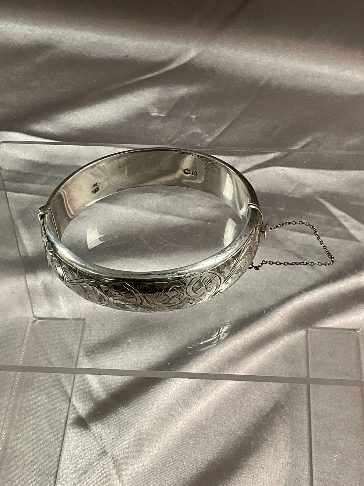 776 Hallmarked Sterling silver hinged bracelet 24.4g
