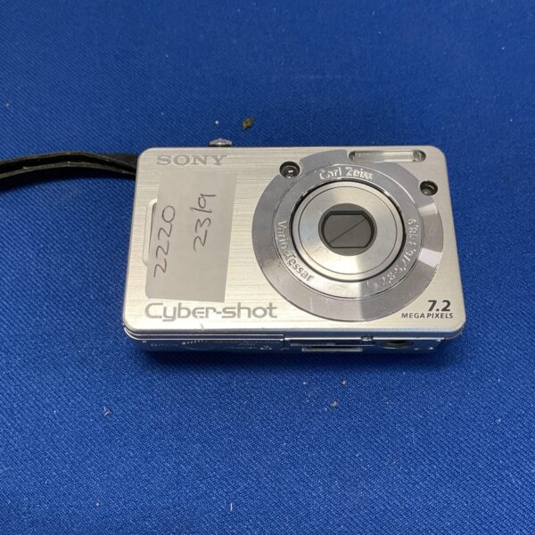 Sony Cybershot 7.2-megapixel digital camera, compact point and shoot.