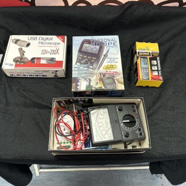 USB digital microscope HT500 with packaging and thermometer.