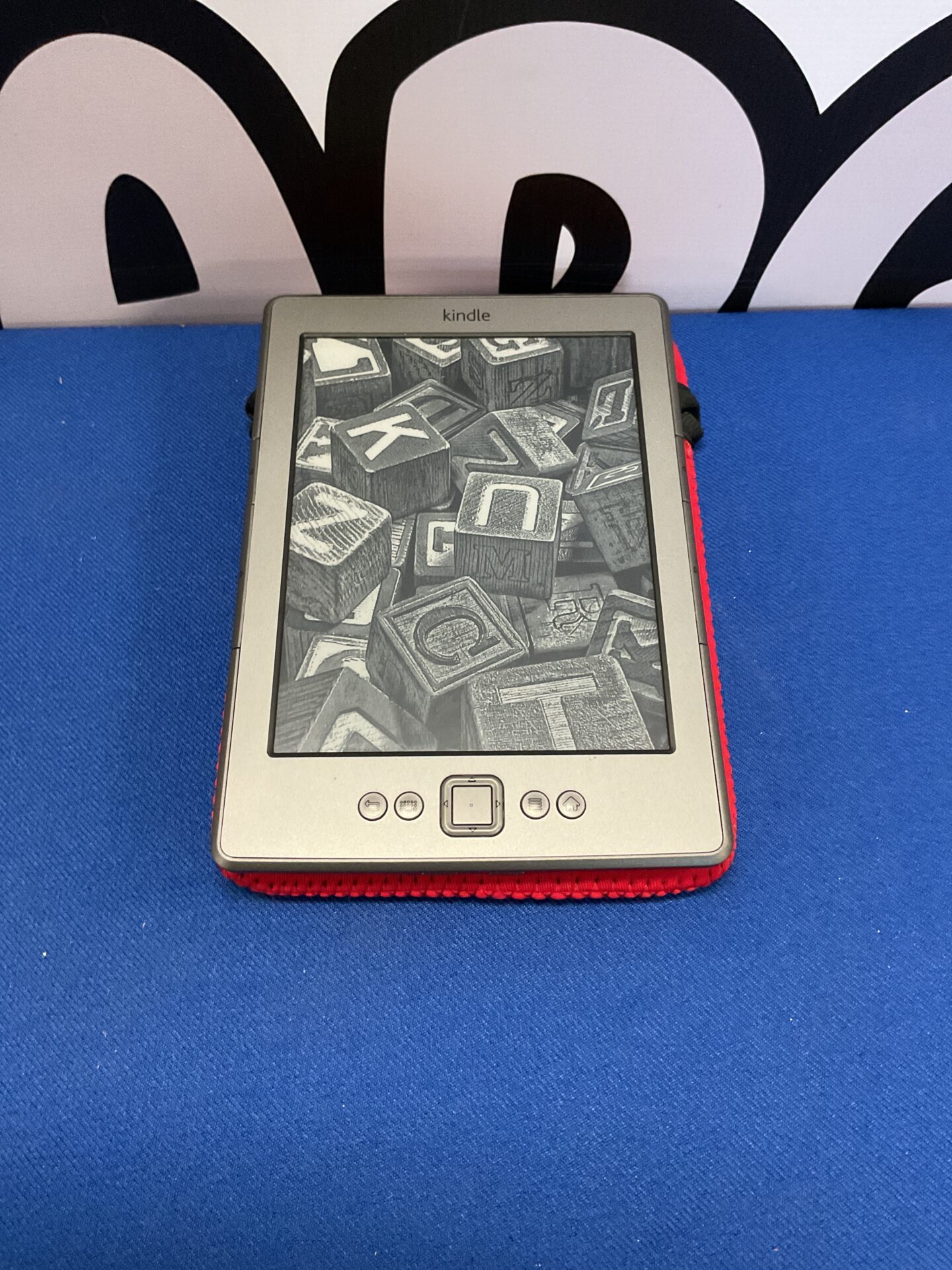 177 Amazon kindle with case (factory reset/working)