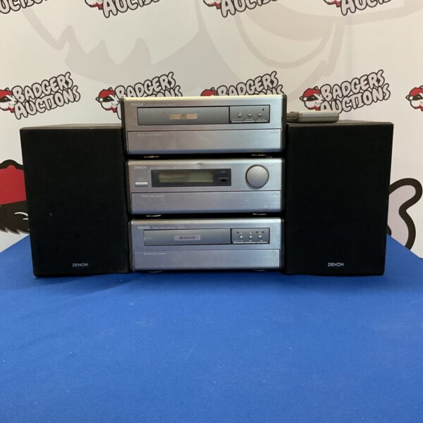 Vintage Denon Urdu-70 hifi system with CD player, tuner, and amplifier.