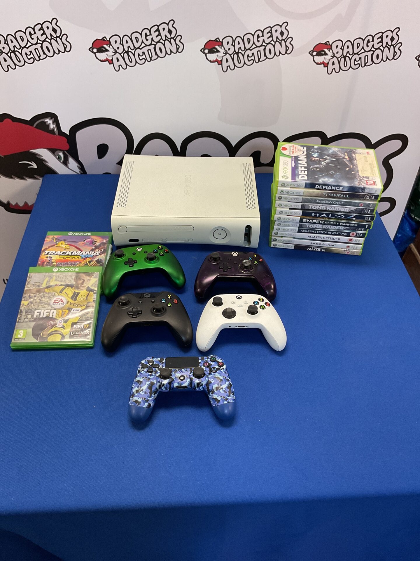 186 Xbox 360 console with collection of games and controllers