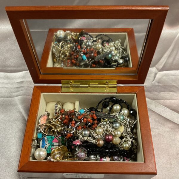 Vintage costume jewellery lot presented in a wooden box.