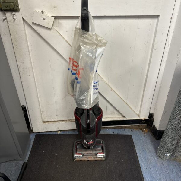 Shark IZ400UK cordless vacuum cleaner in used condition.