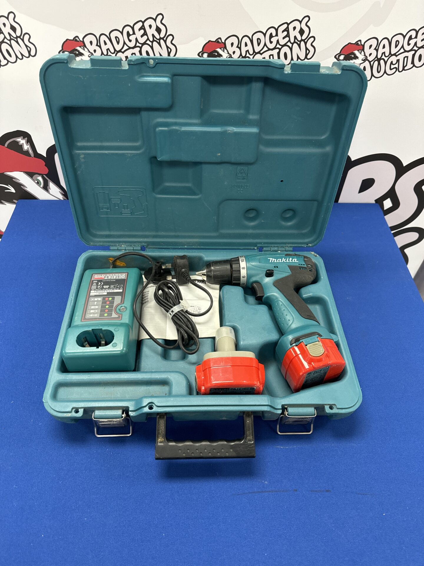 783 Makita cordless drill with charger – working