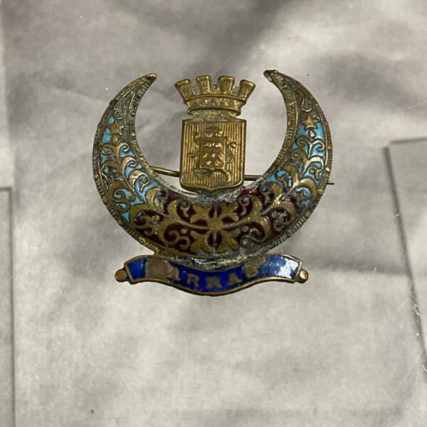 Vintage WWI Arras sweetheart brooch with enamel detail.