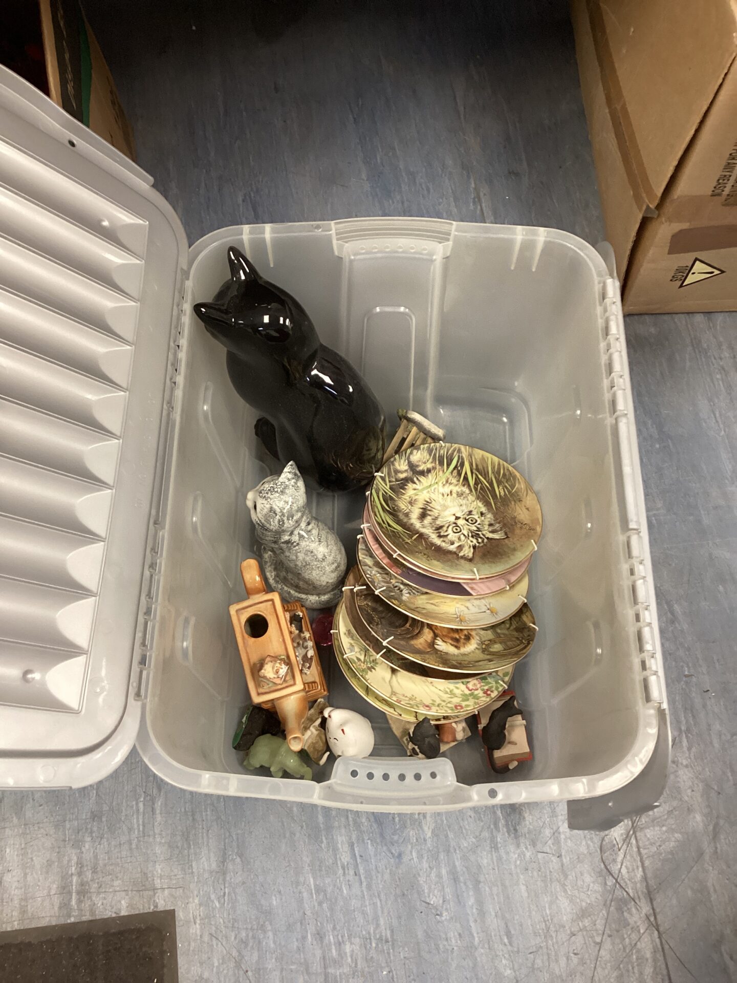 537 Box of cat figurines and plates