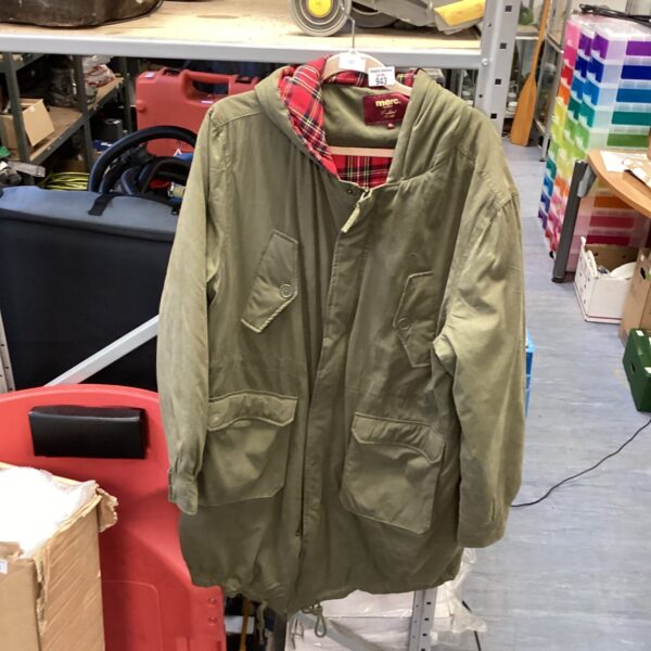 Green oversized parka jacket in 90s style.