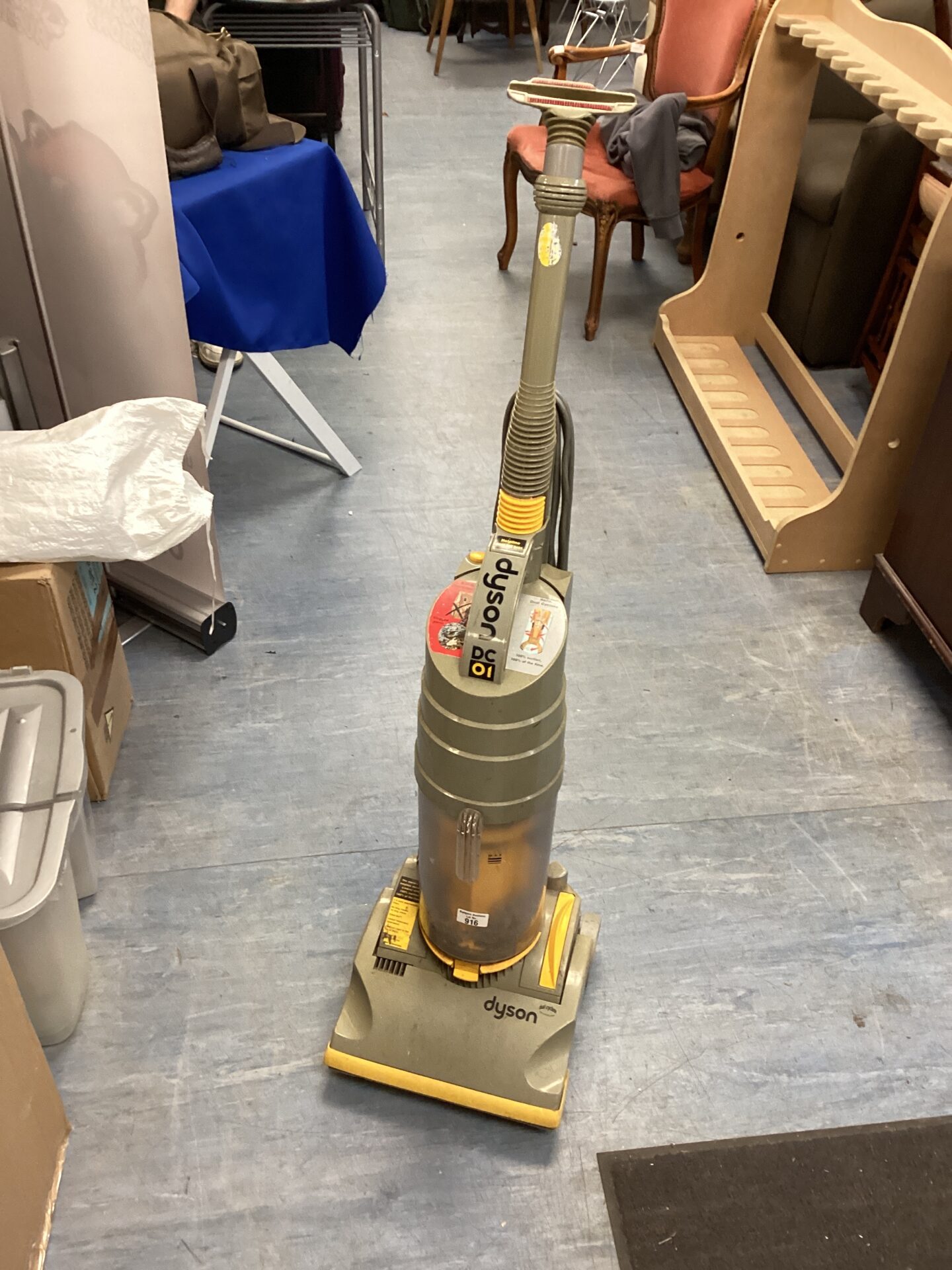 1096 Dyson classic vacuum cleaner