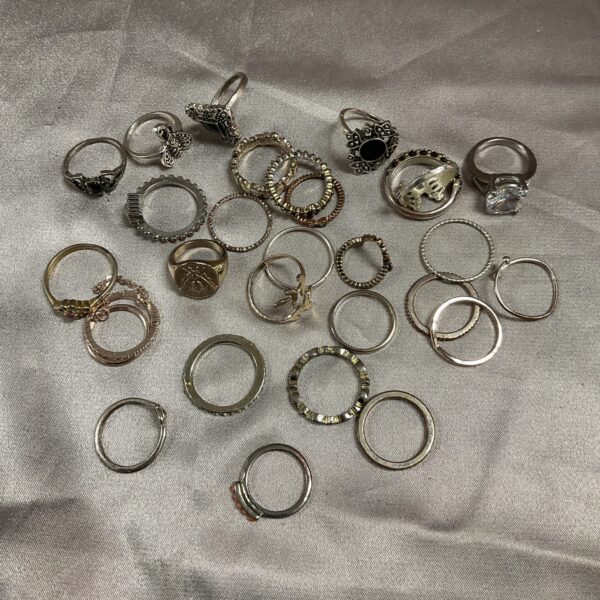 Tray of assorted rings, vintage and fashion jewellery collection.