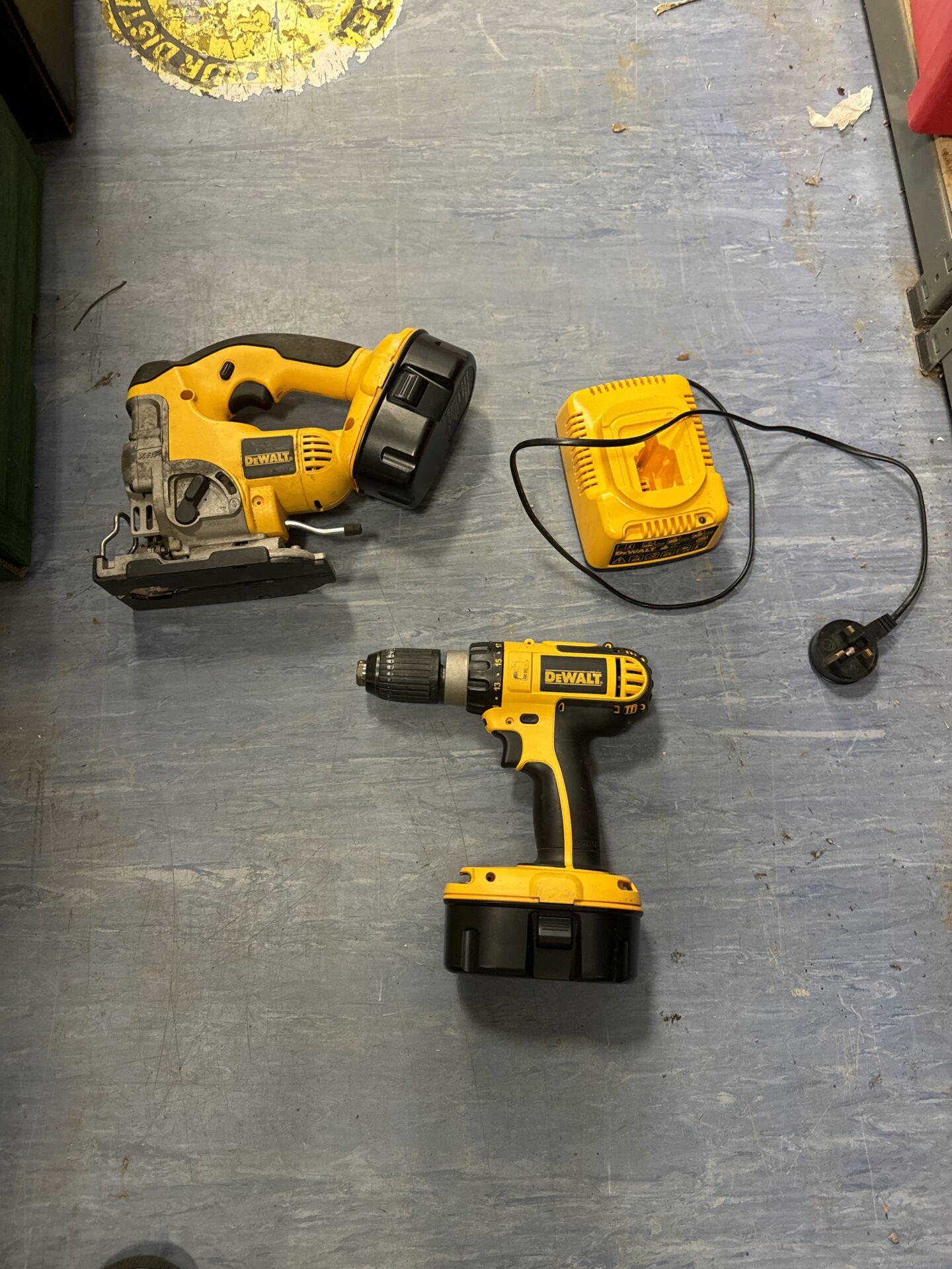 845 Dewalt cordless jigsaw with a cordless drill, batteries & charger – both working