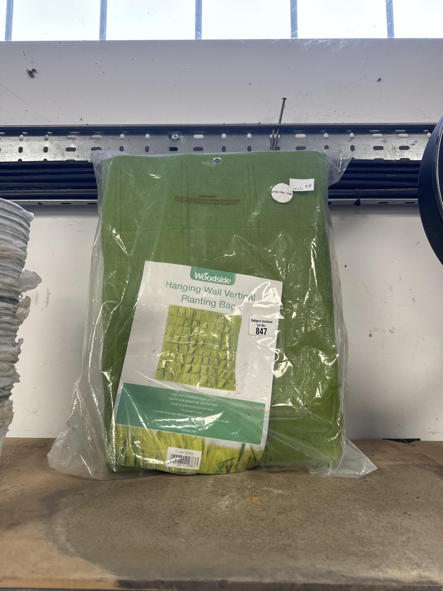 847 Woodside hanging wall planting bag – new