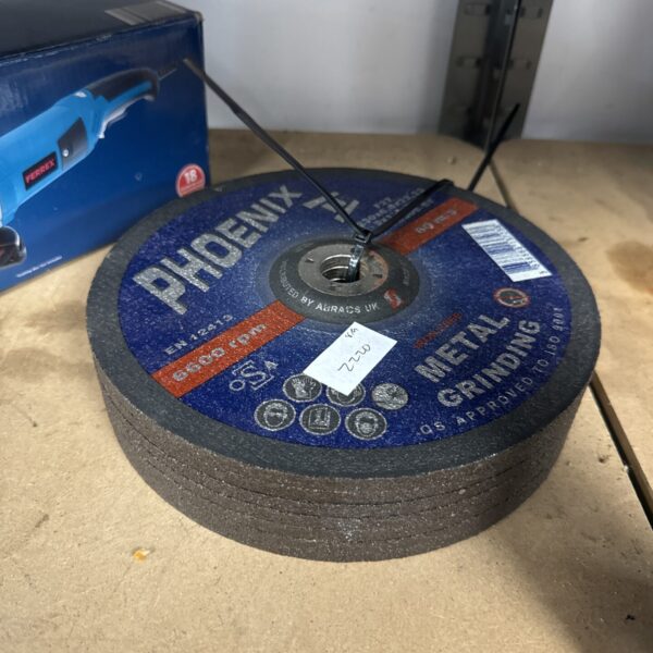 New Phoenix grinder pads for angle grinders, ideal for cutting and grinding metal.