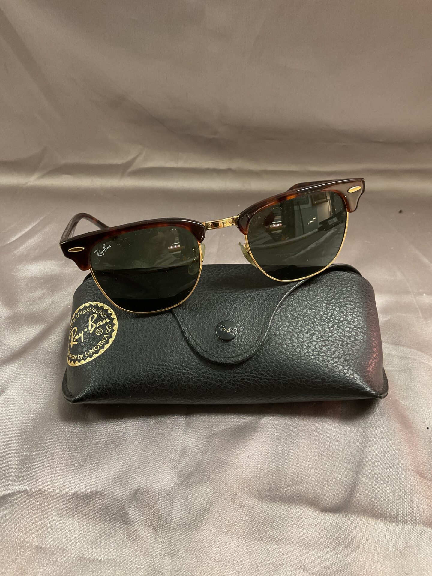 663 Pair of Ray Ban Clubmaster Sun Glasses with case