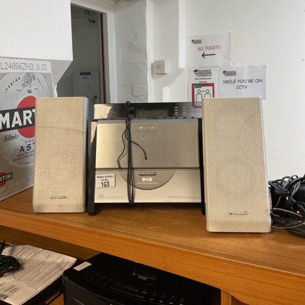 Vintage Panasonic SA-EN9 CD stereo system with speakers.