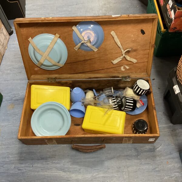 Vintage picnic set with enamelware plates and wooden case.