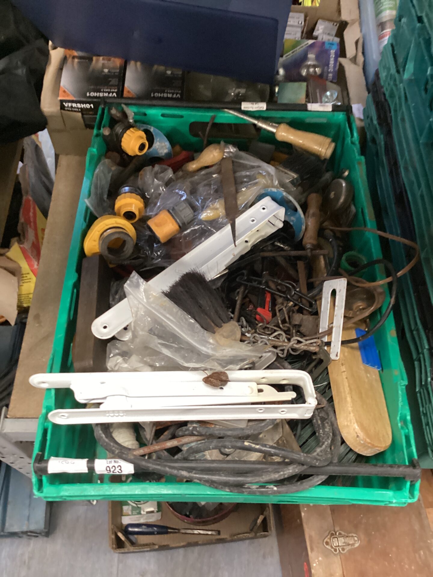 923 Crate of mixed shed clearance inc hoze connectors, 110v connectors, chains & hand tools