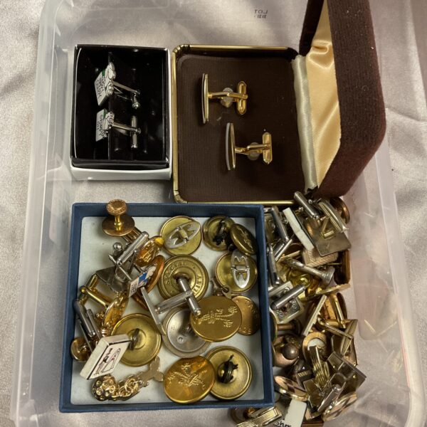 Assorted vintage cufflinks in a tub, a collector's lot.