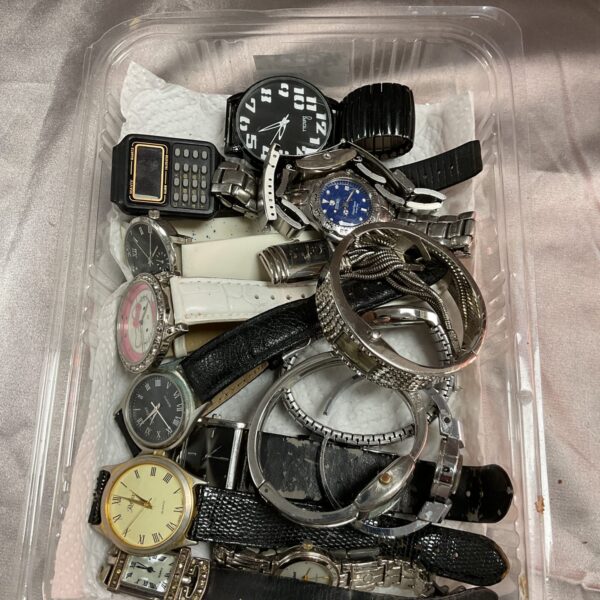 Assorted wristwatches lot for collectors and repair.