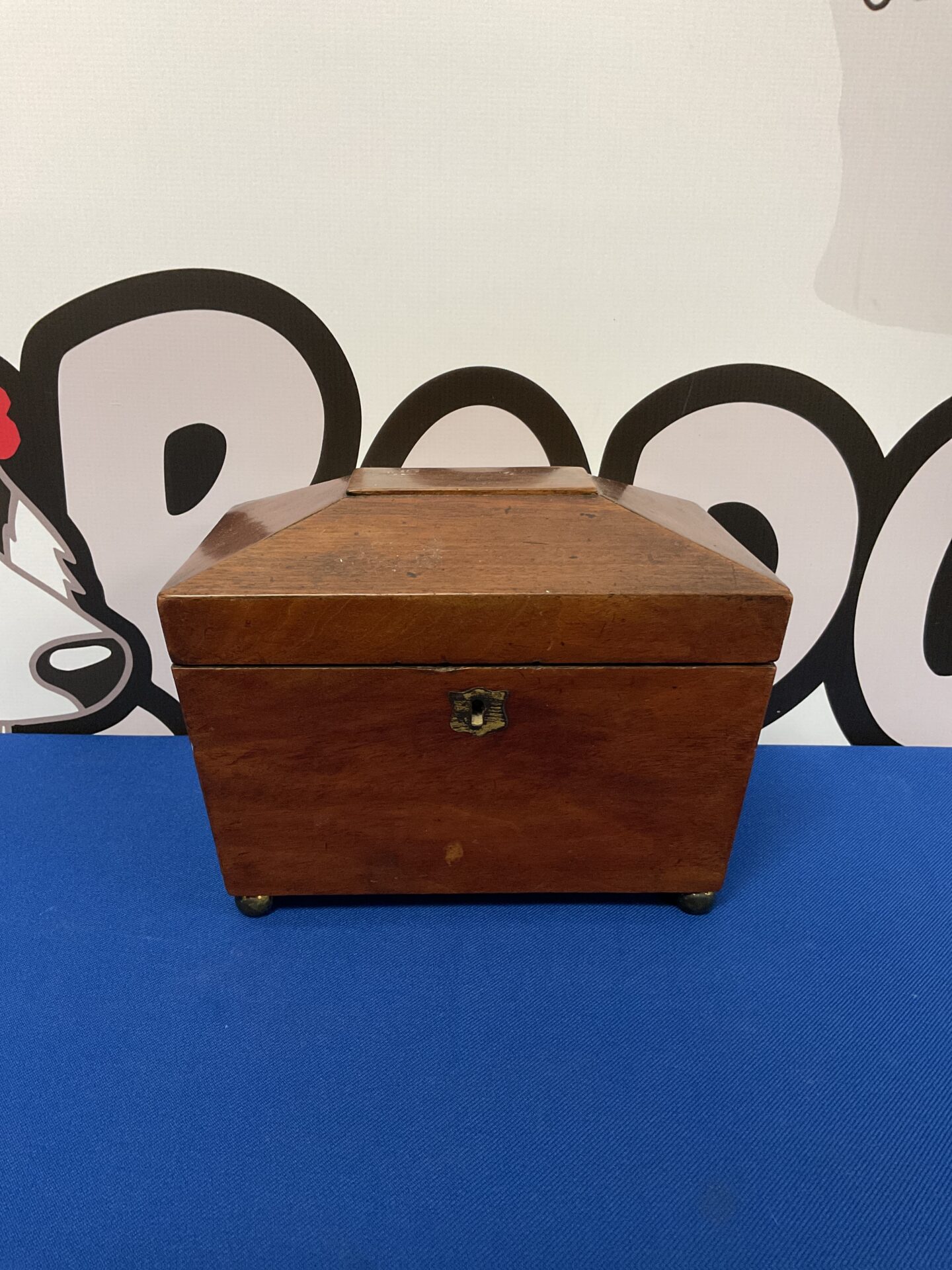 046 Antique mahogany tea caddy