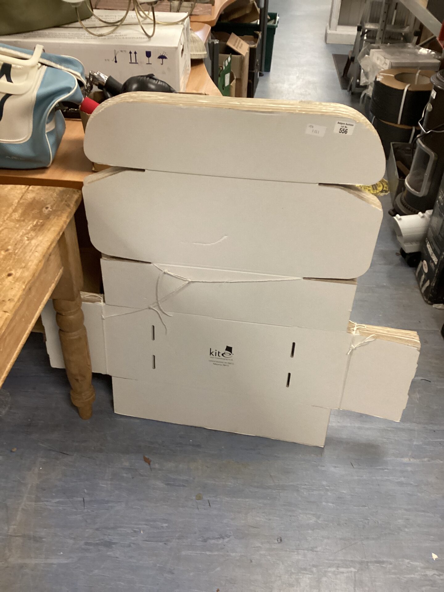 556 Quantity of Kite cardboard boxes