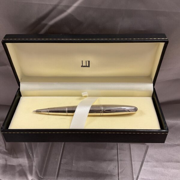 Dunhill silver propelling pencil in presentation box.