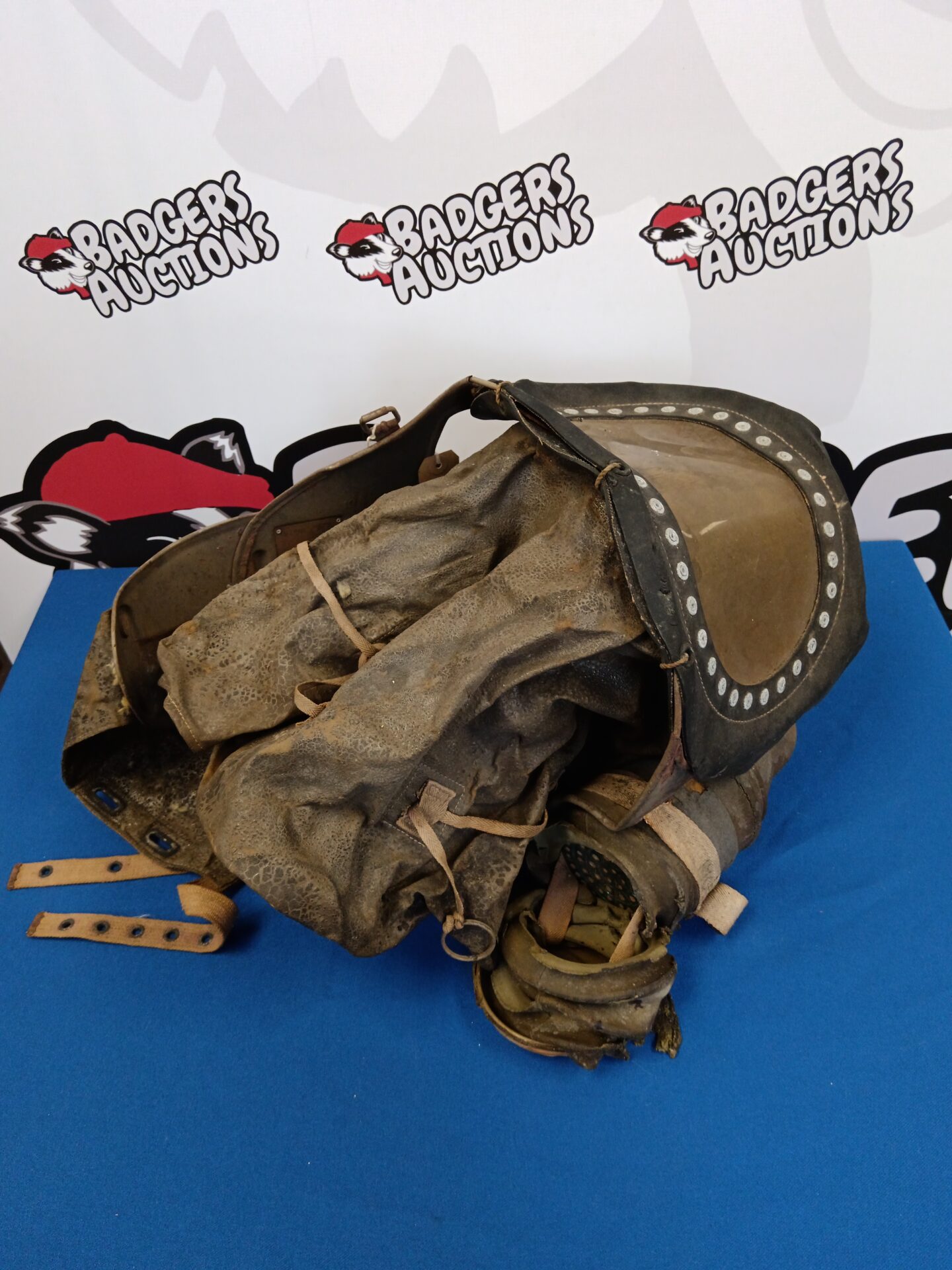 011 World war 2 Ww2 baby gas mask