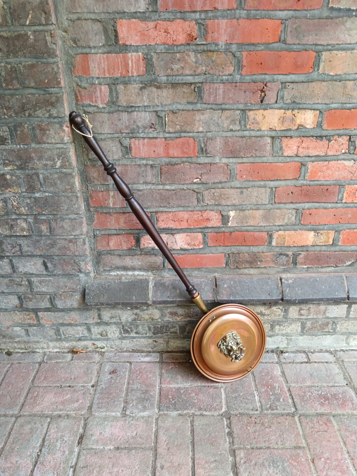 012 Antique copper bed pan with lion head