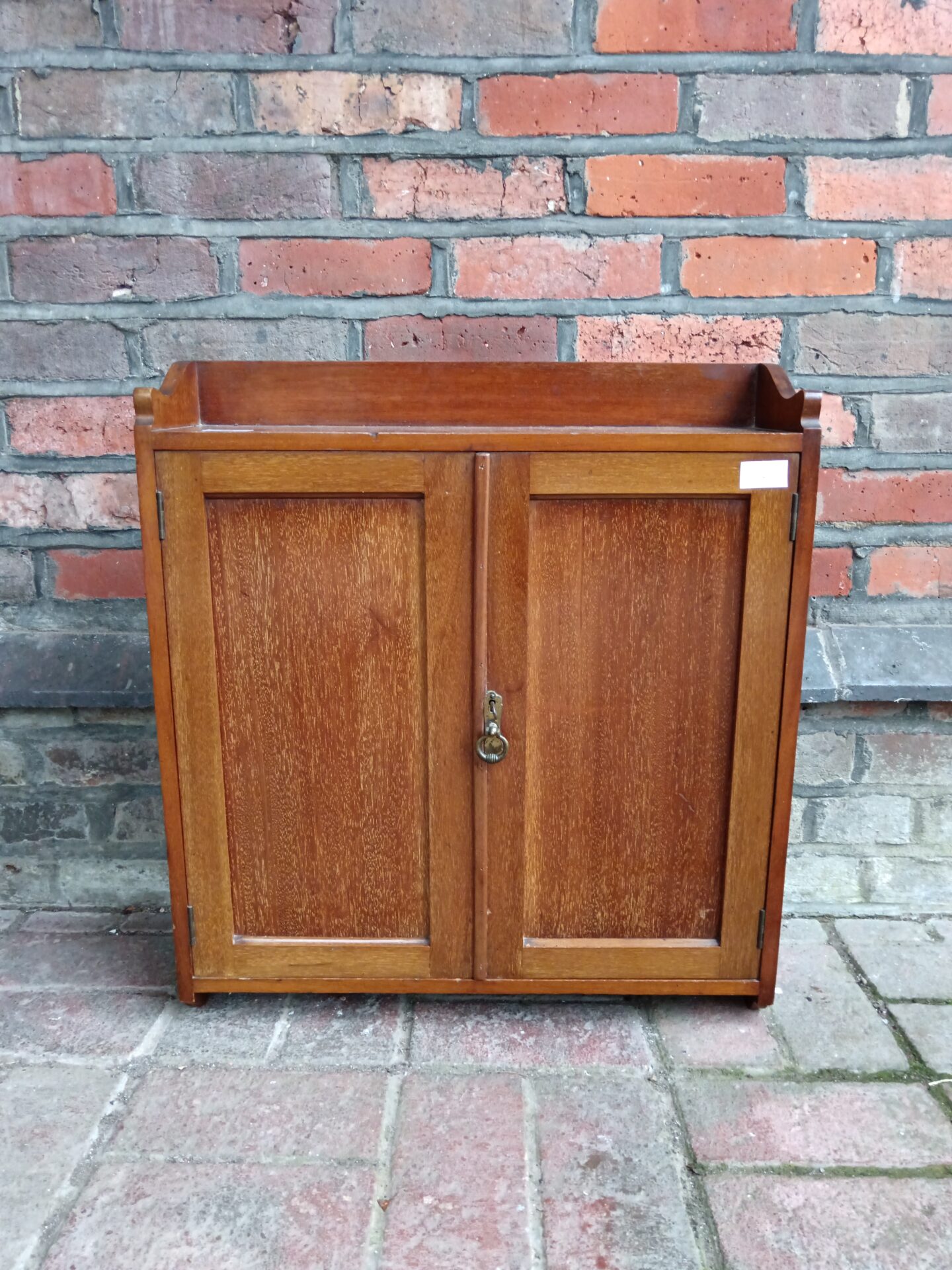 015 Small vintage wall cabinet with key
