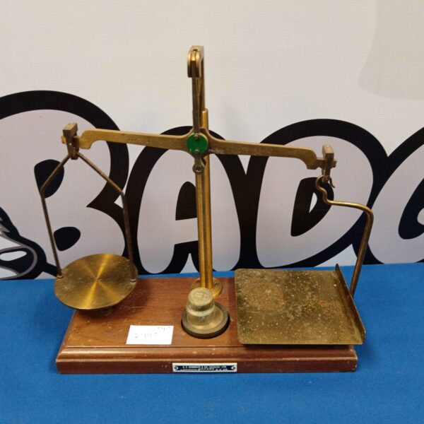 Vintage A E Sommers balance scales on a wooden base.