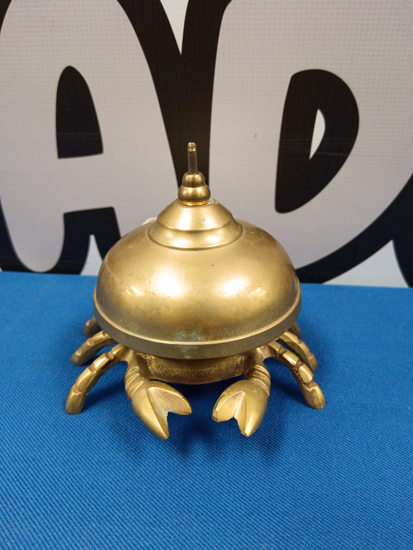 046 Vintage brass crab shaped shop counter bell