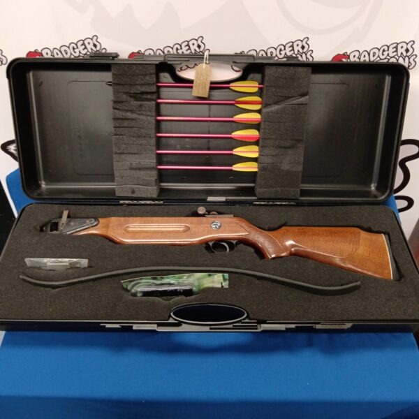 Barnett Wildcat crossbow in Avalon case with bolts included.