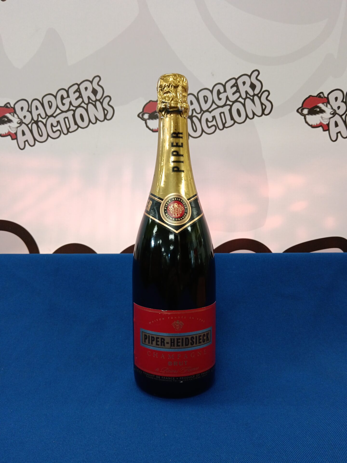 942 Sealed bottle of Piper heidsieck champagne brut
