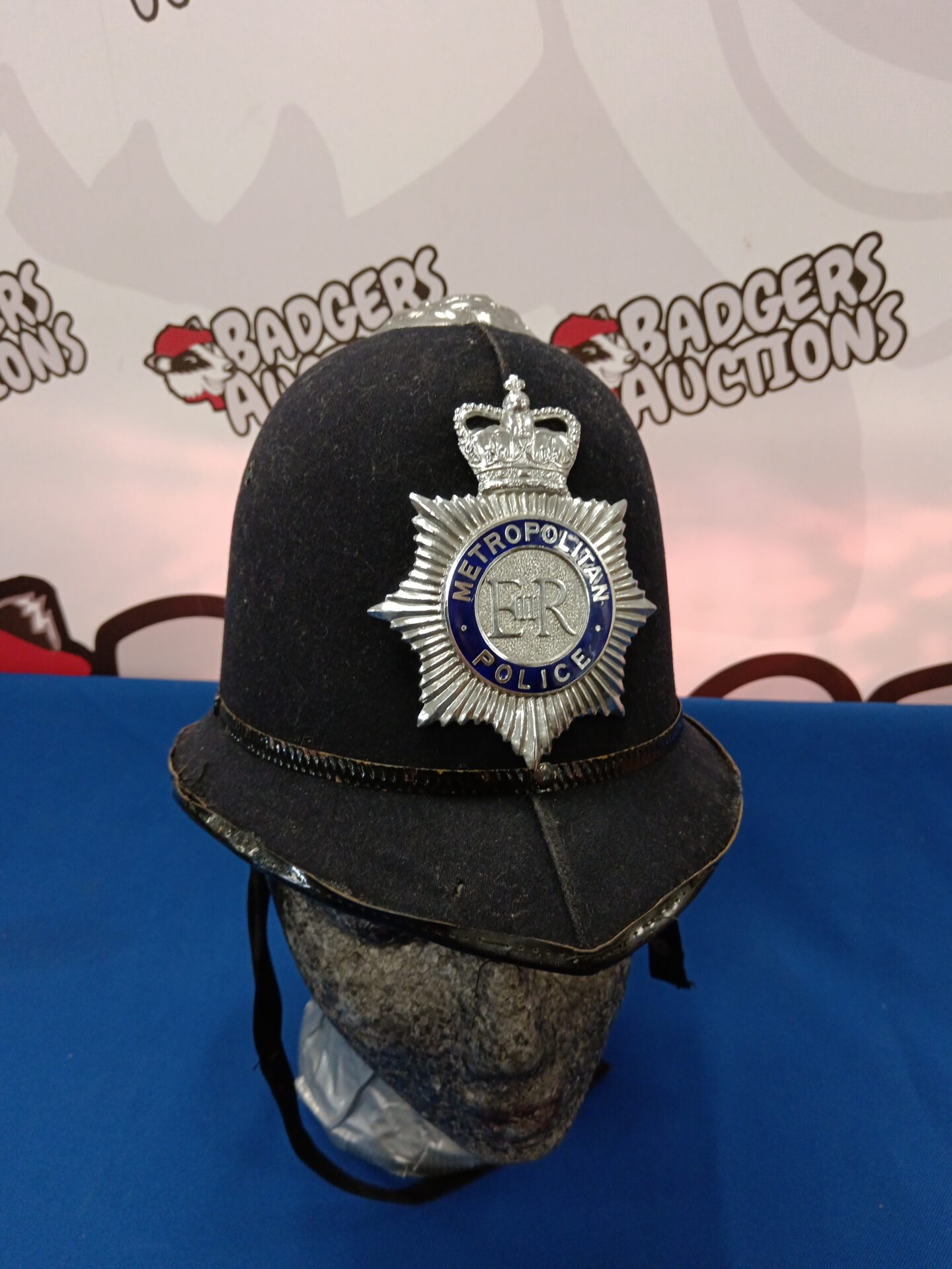 934 1980s metropolitan police helmet