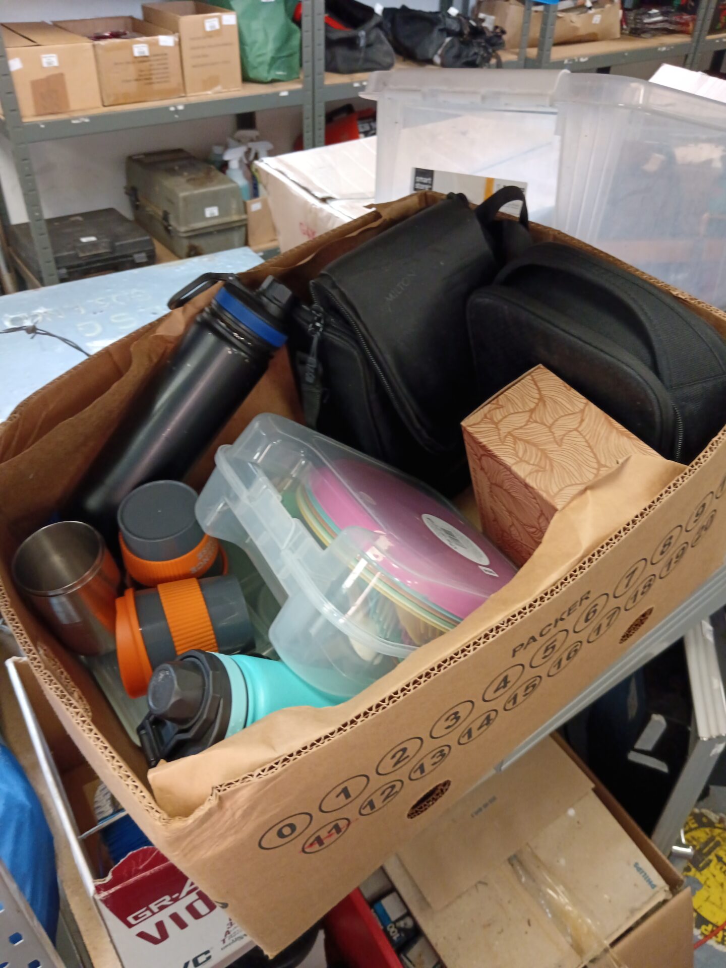 998 Box of mixed picnic items including flasks & plates