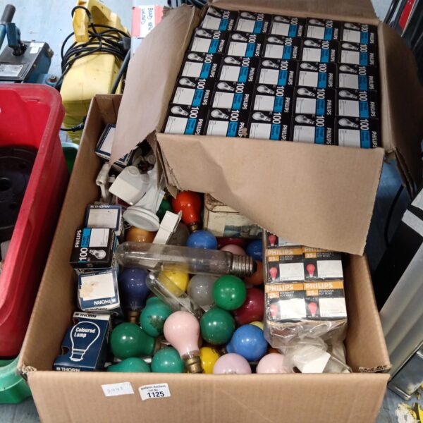 Large lot of mixed vintage and colourful light bulbs.