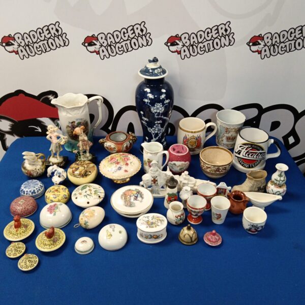 Mixed lot of vintage china and porcelain with crested ware.
