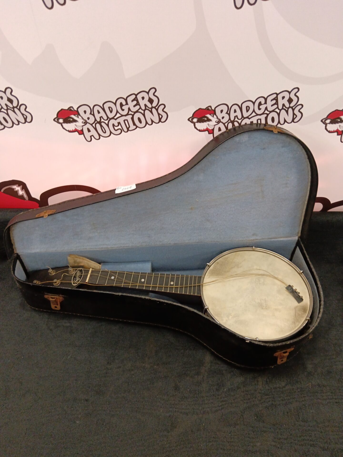 739 Vintage savana banjo in case (needs string mount)