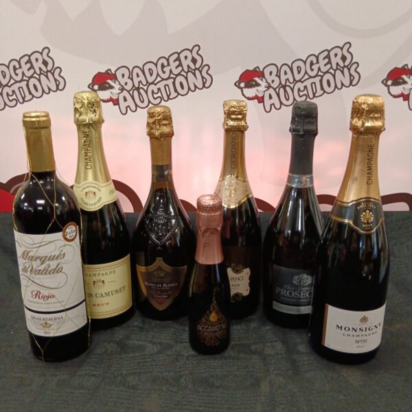 Mixed lot of champagne and wine bottles for collectors.