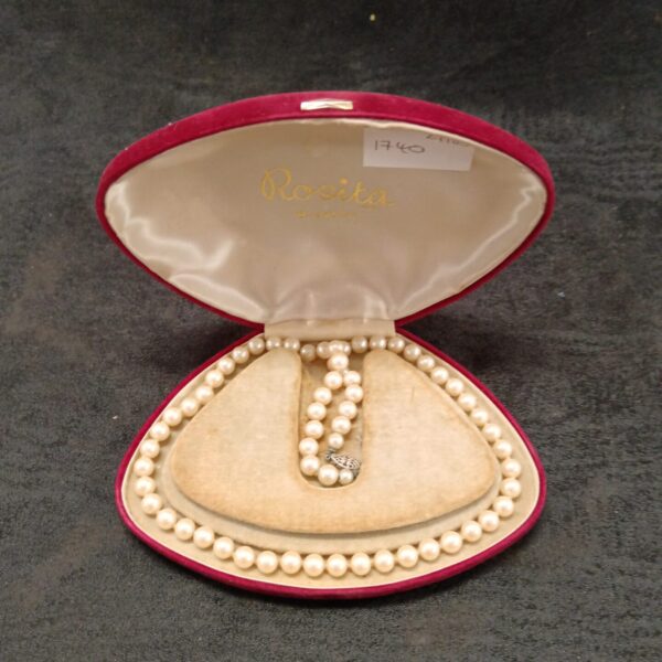 Vintage Rosita Balmoral cultured pearl necklace in presentation box.