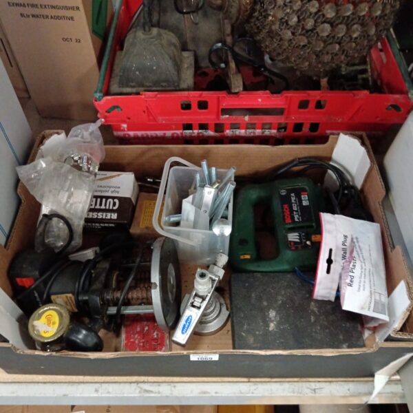 Mixed tool lot including Bosch jigsaw and Black & Decker router.