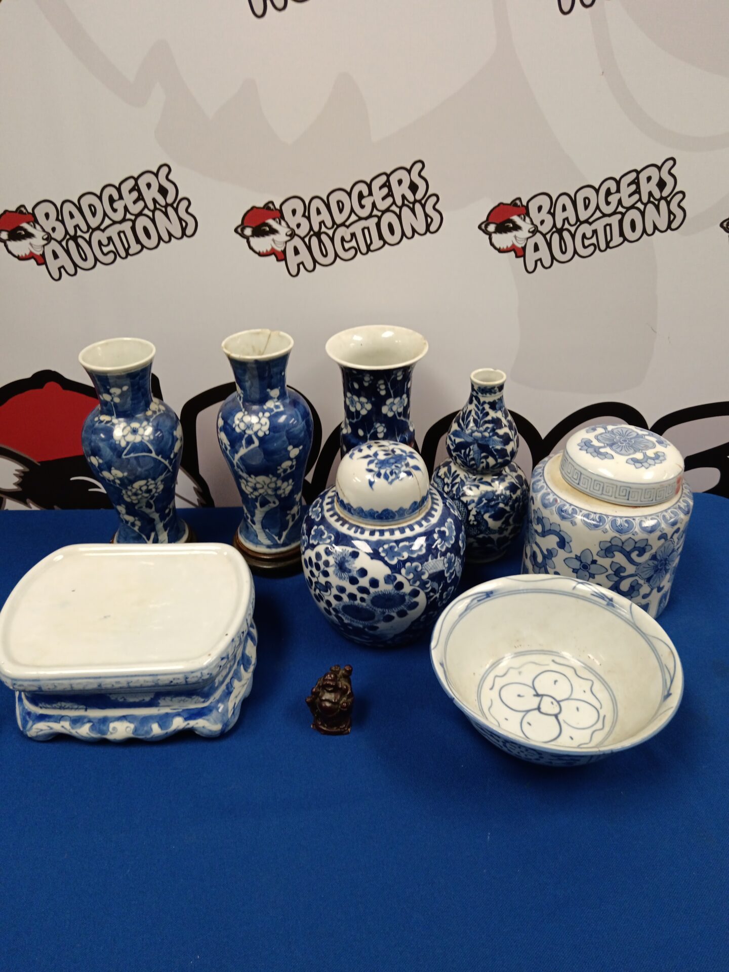 073 Collection of Chinese blue & white china including vases & ginger jar