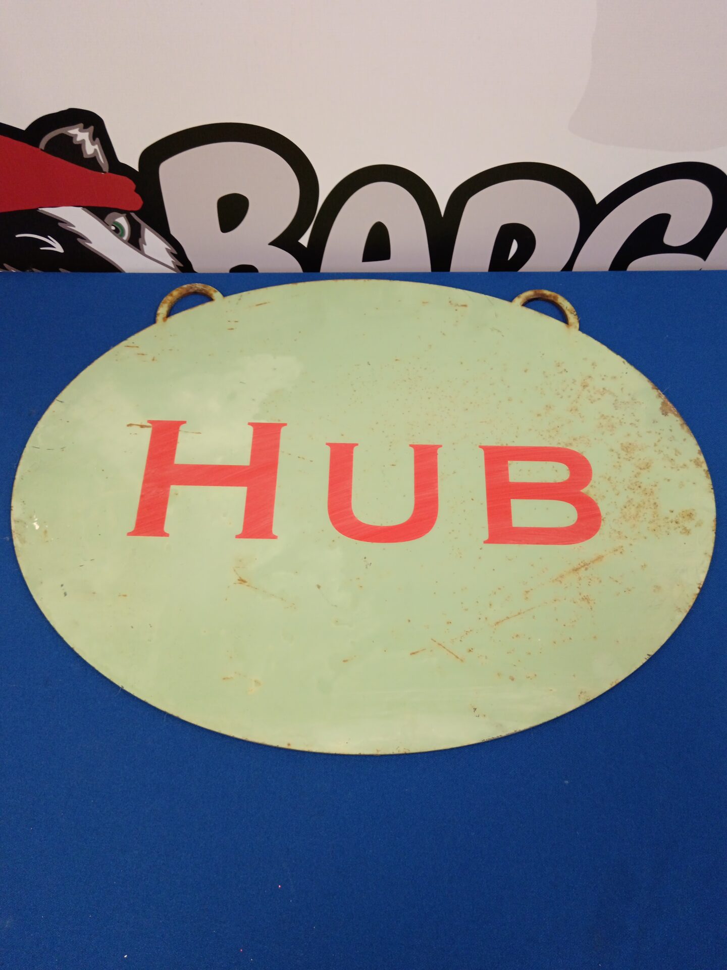083 Metal hub hanging sign
