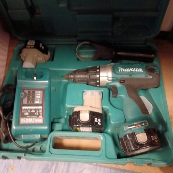 Untested Makita cordless drill in its original carrying case.