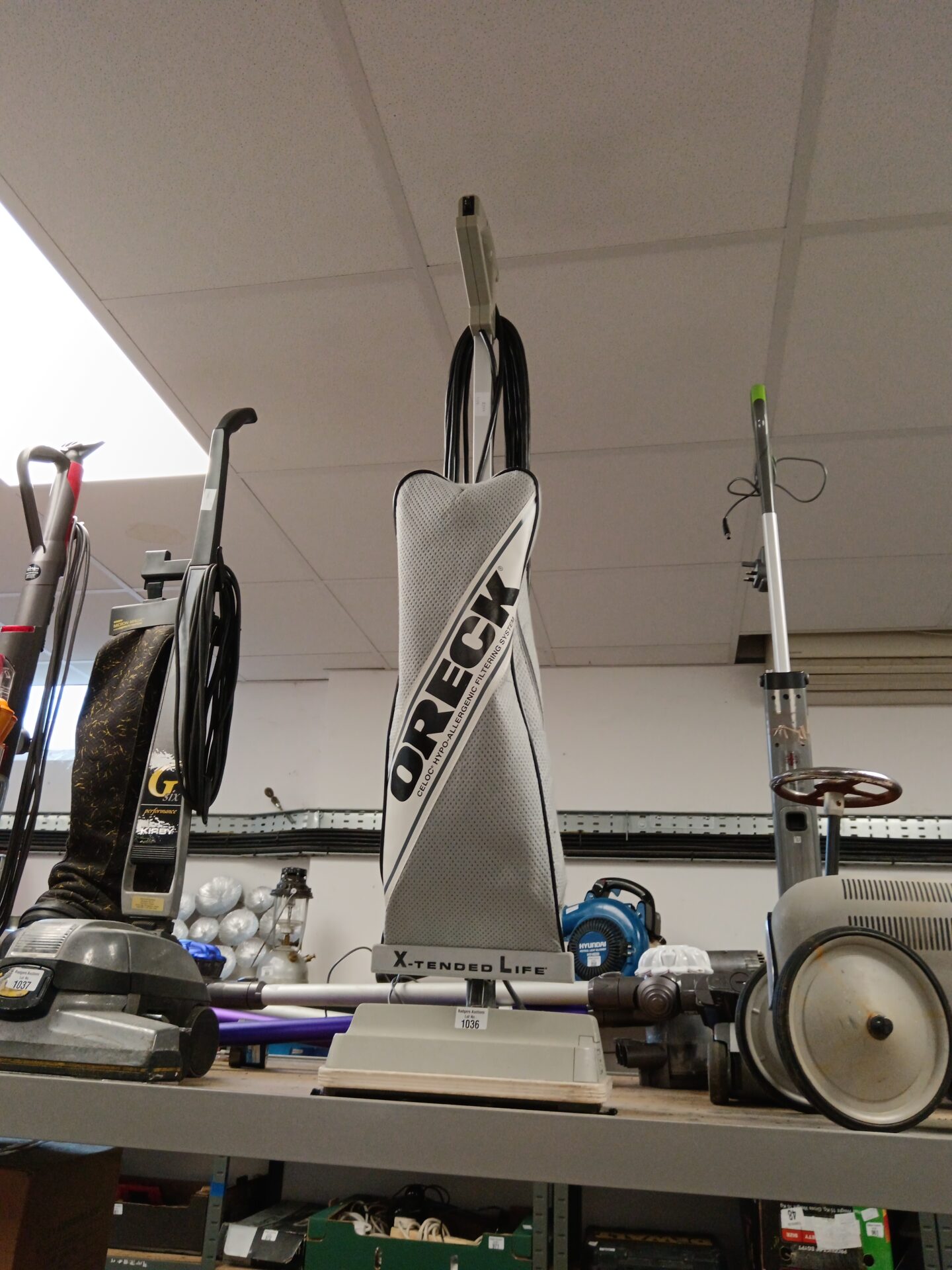 1036 Oreck xtended life vacuum cleaner working