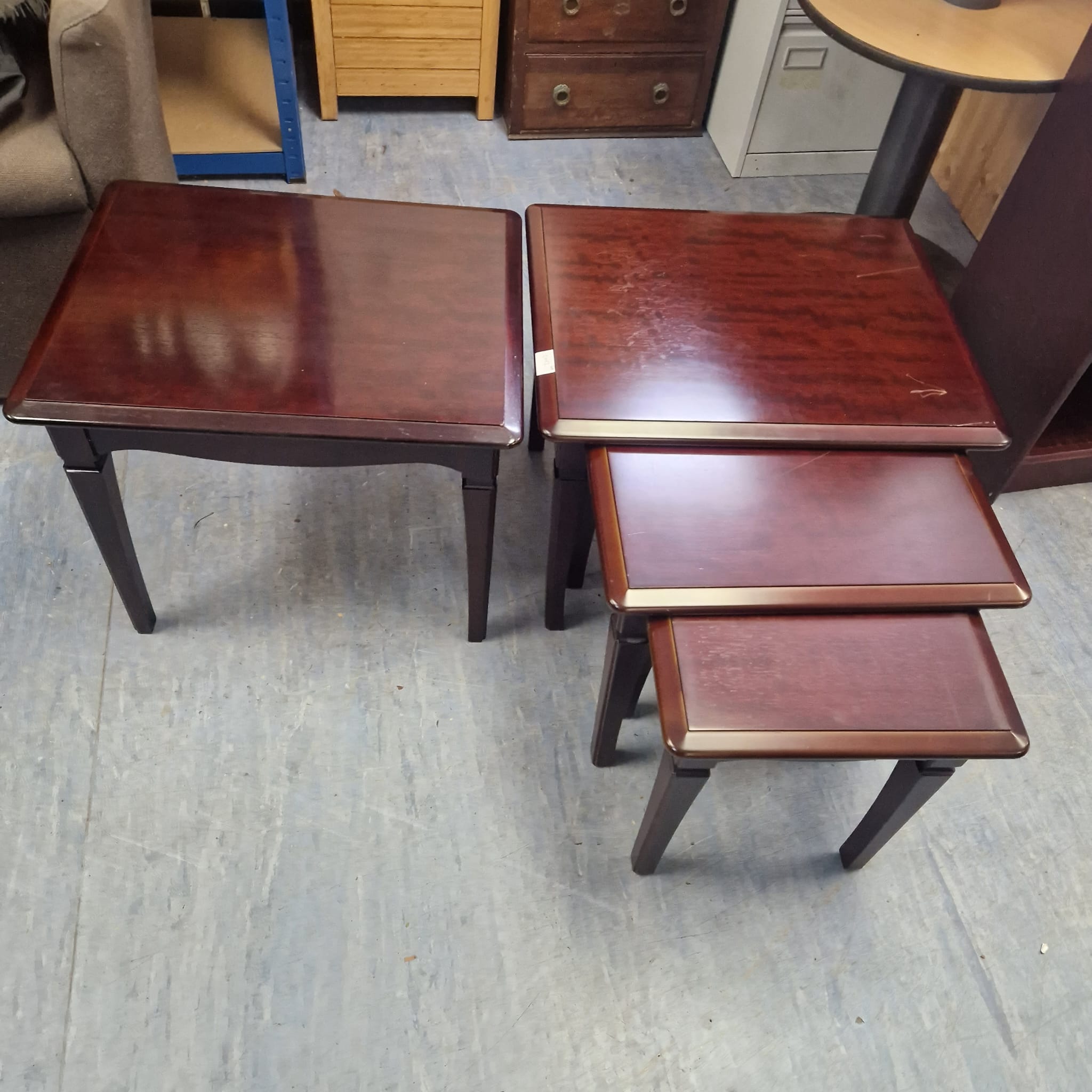 562 nest of four tables