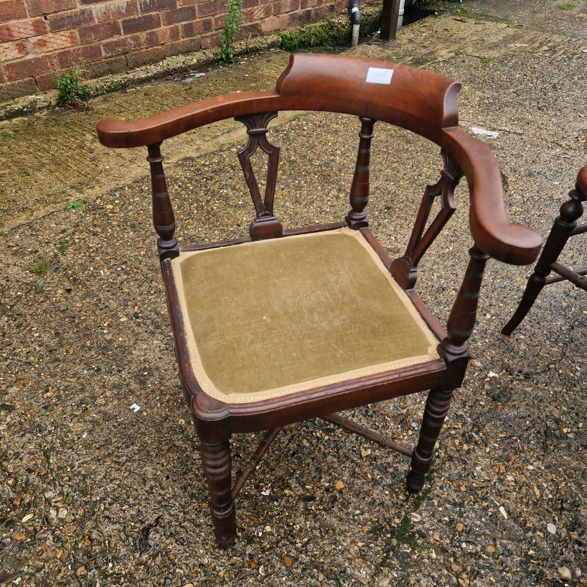 433 Victorian mahogany corner chair
