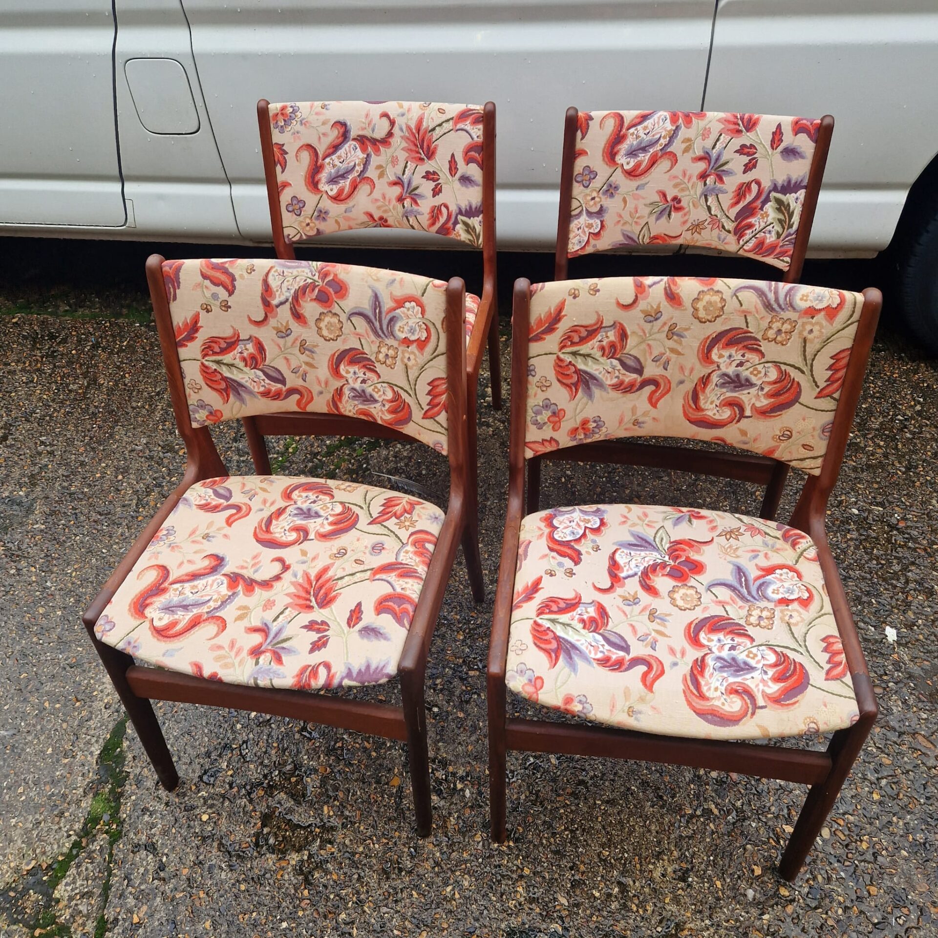 598 Four floral patten dining chairs